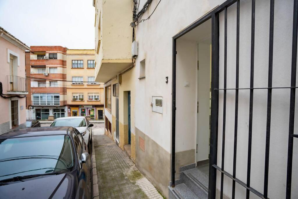 El Castuo Centro Historico Con Parking Apartman Caces Kültér fotó