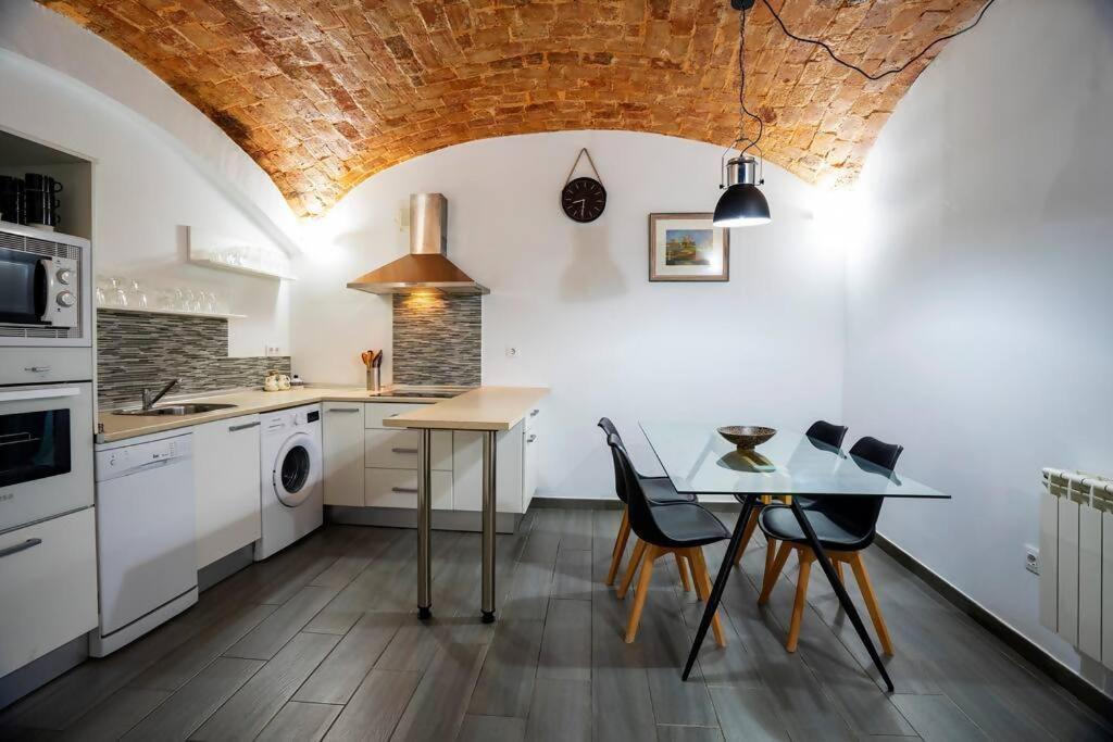 El Castuo Centro Historico Con Parking Apartman Caces Kültér fotó